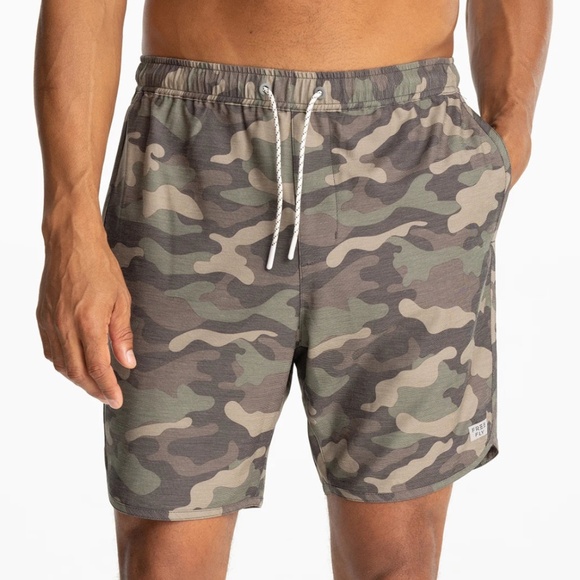 NWOT FREE FLY Men's Reverb Short in Woodland Camo (Size S) - Picture 1 of 6